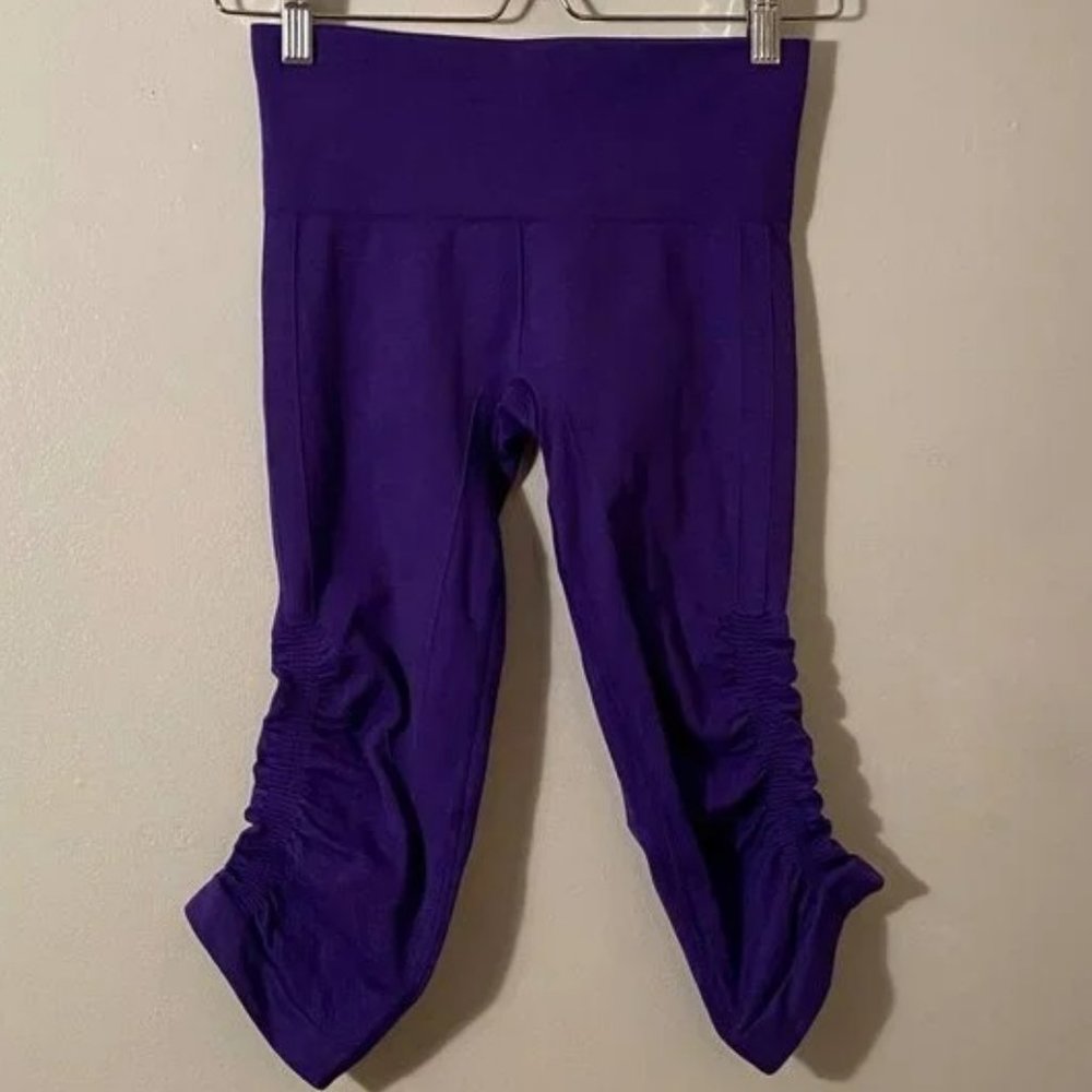 Lululemon In The Flow Side Scrunch Capri Leggings  size 4